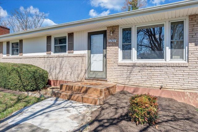 1707 Glendon RD, Salem, VA 24153