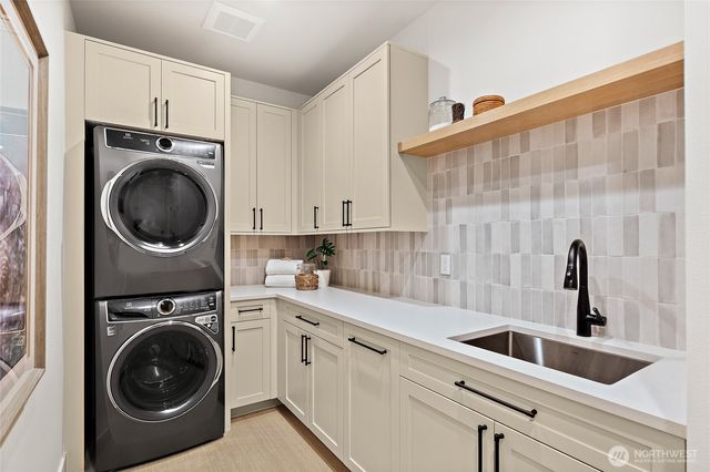 4103 43rd Avenue NE, Seattle, WA 98105