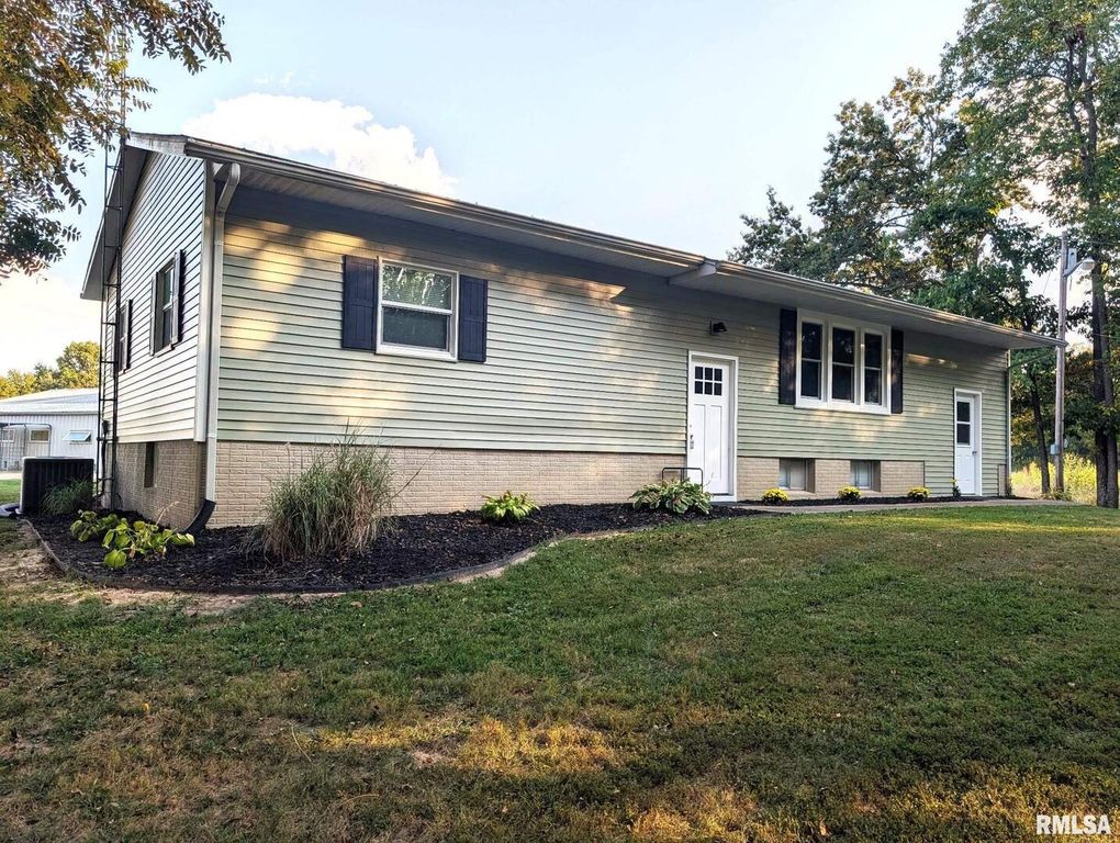 Image 1 of property listing at 4538 HARRIS Road, Salem, IL 62881