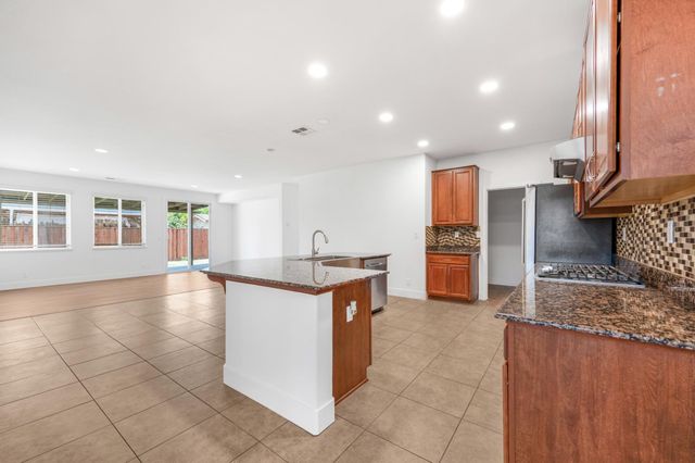 5294 E Geary Street, Fresno, CA 93727