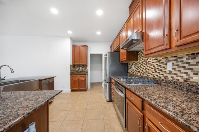 5294 E Geary Street, Fresno, CA 93727