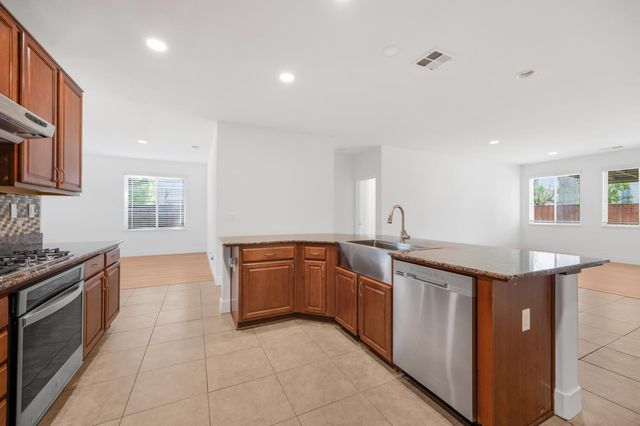 5294 E Geary Street, Fresno, CA 93727