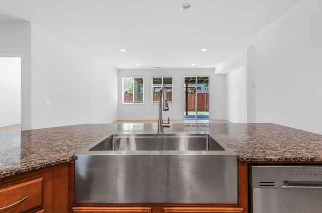 5294 E Geary Street, Fresno, CA 93727