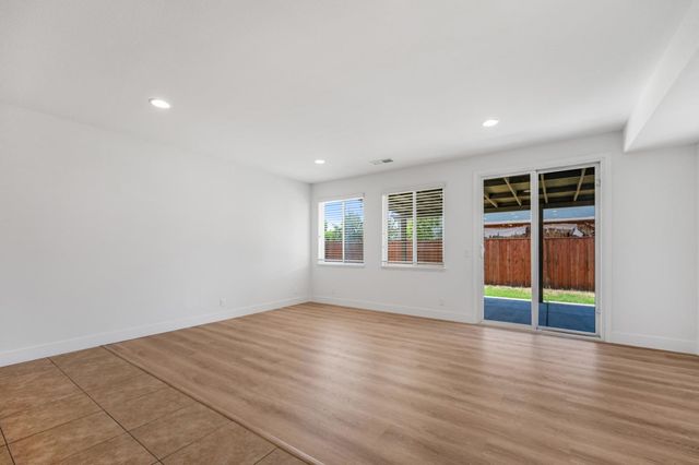 5294 E Geary Street, Fresno, CA 93727