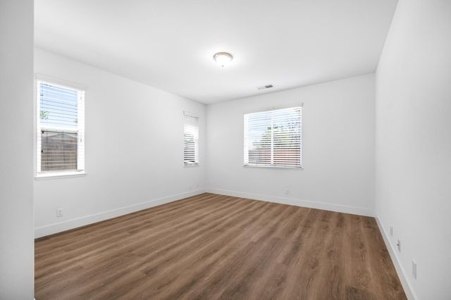 5294 E Geary Street, Fresno, CA 93727