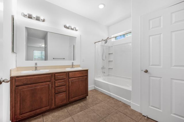 5294 E Geary Street, Fresno, CA 93727