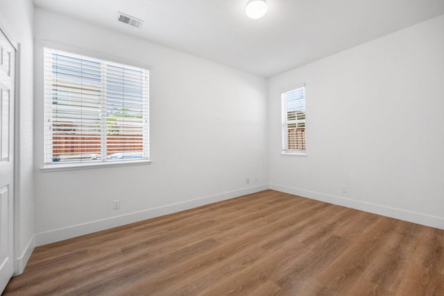 5294 E Geary Street, Fresno, CA 93727