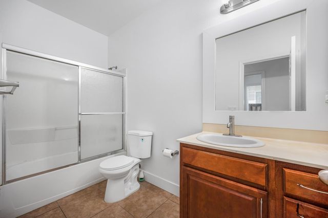 5294 E Geary Street, Fresno, CA 93727