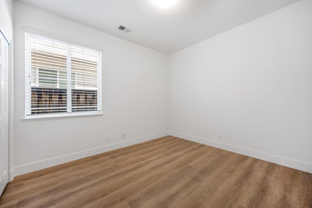 5294 E Geary Street, Fresno, CA 93727