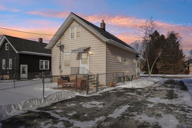 1507 Marquette AVENUE, South Milwaukee, WI 53172