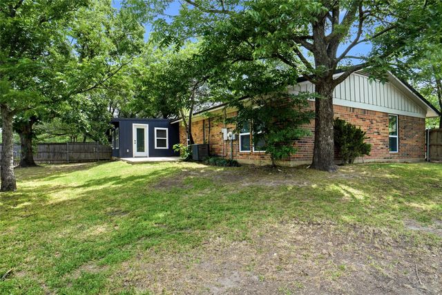261 Timberlake Drive, Azle, TX 76020