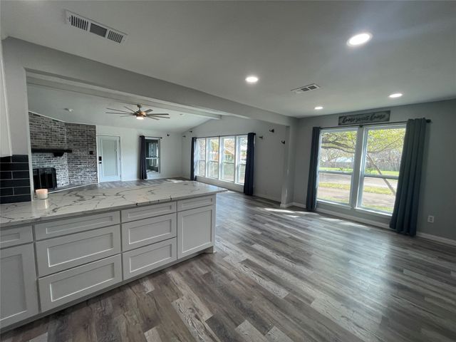 261 Timberlake Drive, Azle, TX 76020