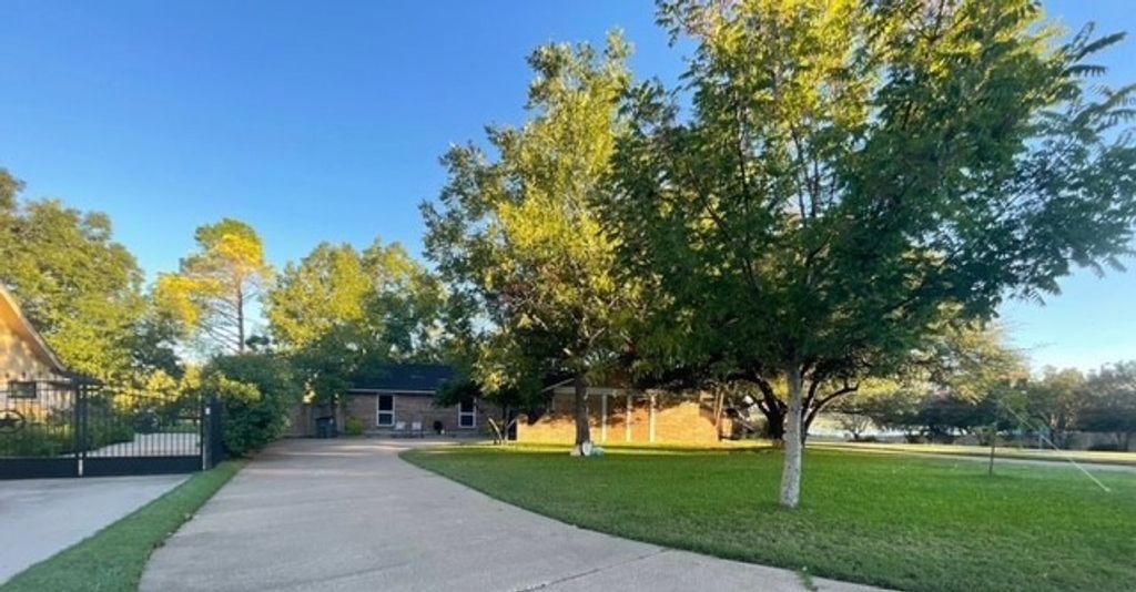 261 Timberlake Drive, Azle, TX 76020
