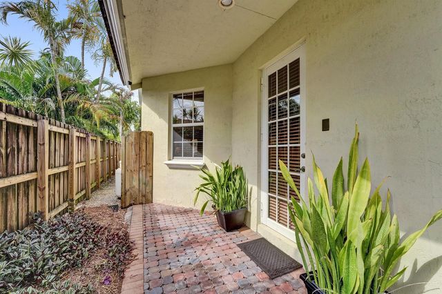 1400 NE 24th Street 1400, Wilton Manors, FL 33305