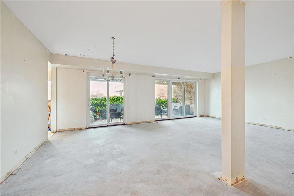 Image 2 of property listing at 1020 N Harlem Avenue 5C, River Forest, IL 60305
