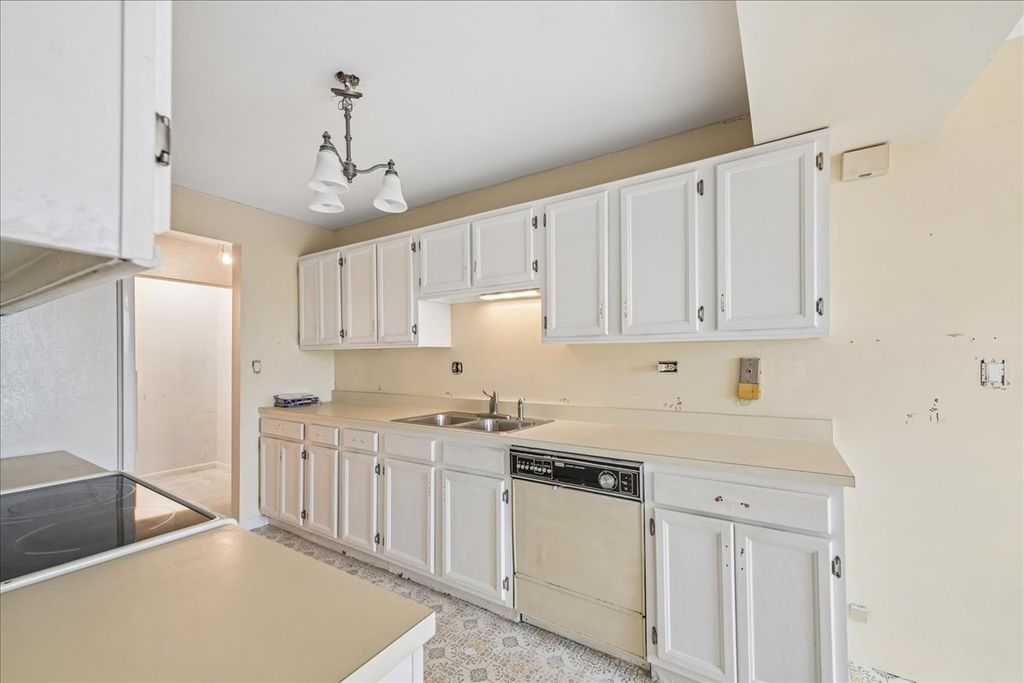 Image 11 of property listing at 1020 N Harlem Avenue 5C, River Forest, IL 60305