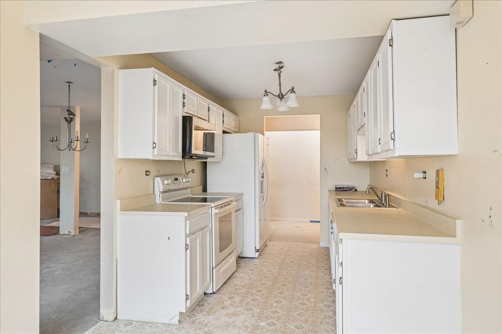 Image 12 of property listing at 1020 N Harlem Avenue 5C, River Forest, IL 60305