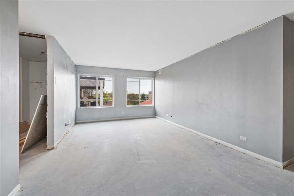 Image 14 of property listing at 1020 N Harlem Avenue 5C, River Forest, IL 60305