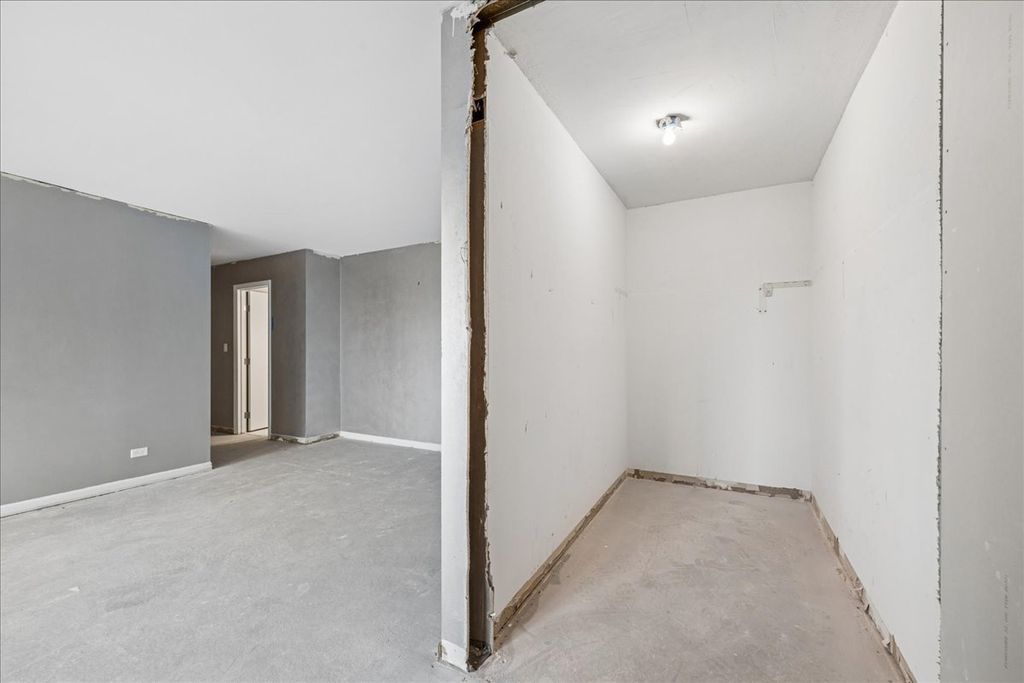 Image 16 of property listing at 1020 N Harlem Avenue 5C, River Forest, IL 60305