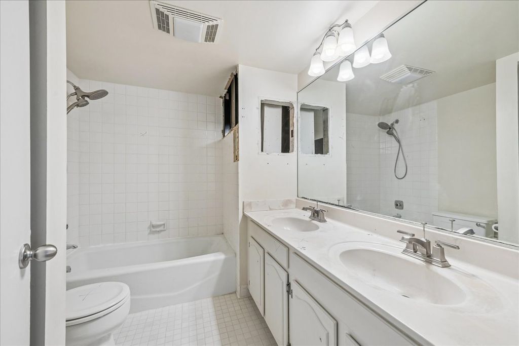 Image 17 of property listing at 1020 N Harlem Avenue 5C, River Forest, IL 60305