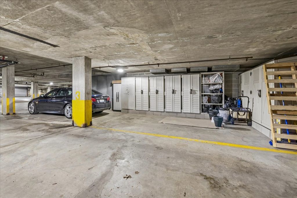 Image 22 of property listing at 1020 N Harlem Avenue 5C, River Forest, IL 60305