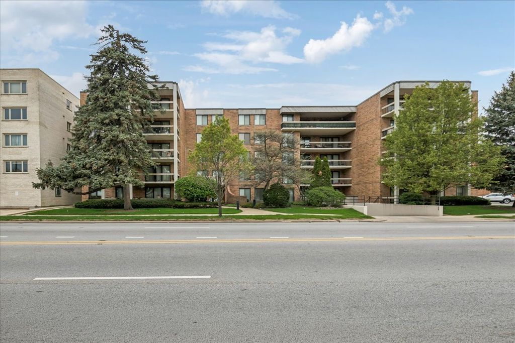 Image 24 of property listing at 1020 N Harlem Avenue 5C, River Forest, IL 60305