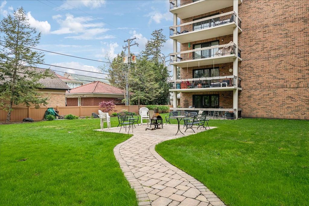 Image 25 of property listing at 1020 N Harlem Avenue 5C, River Forest, IL 60305