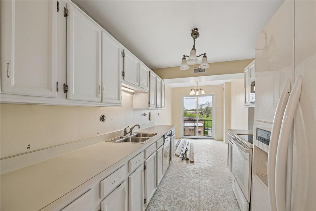 Image 10 of property listing at 1020 N Harlem Avenue 5C, River Forest, IL 60305