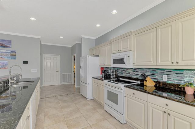 25507 HERITAGE LAKE BOULEVARD 2, Punta Gorda, FL 33983