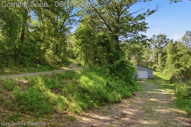 11910 Scott Road, Springfield Charter Township, MI 48350