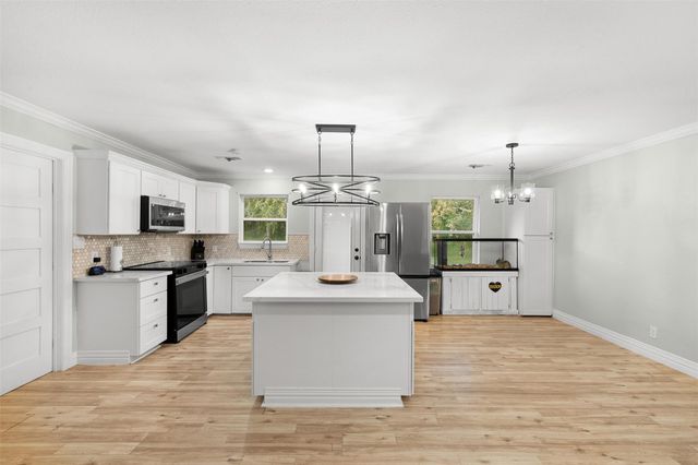 8822 Punchard Lane, Bellville, TX 77418