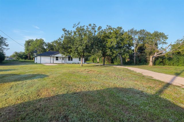 8822 Punchard Lane, Bellville, TX 77418