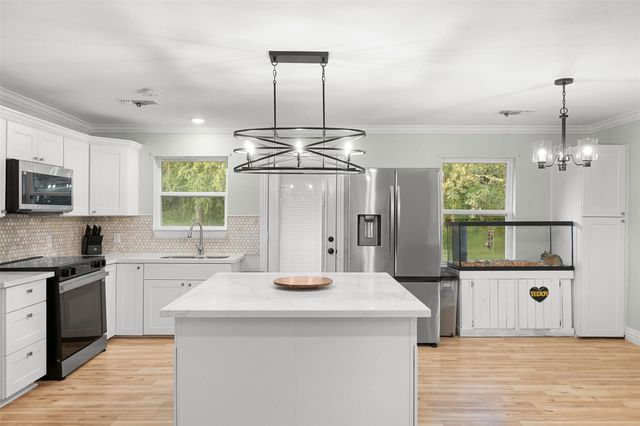 8822 Punchard Lane, Bellville, TX 77418