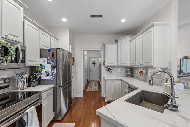 121 Cambria Dr, White House, TN 37188