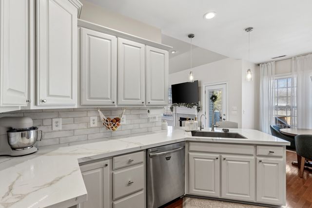 121 Cambria Dr, White House, TN 37188