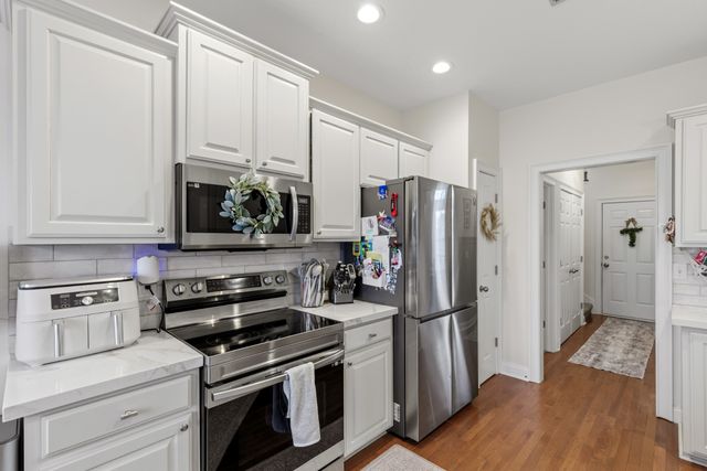 121 Cambria Dr, White House, TN 37188