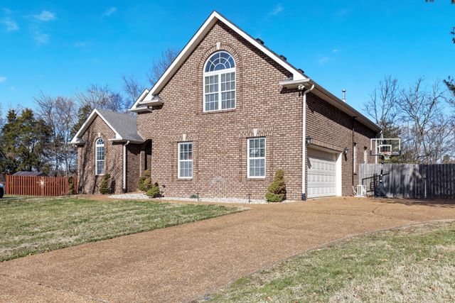 121 Cambria Dr, White House, TN 37188
