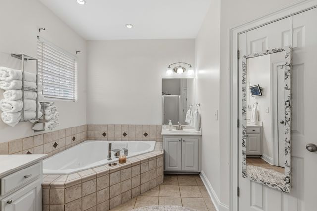 121 Cambria Dr, White House, TN 37188