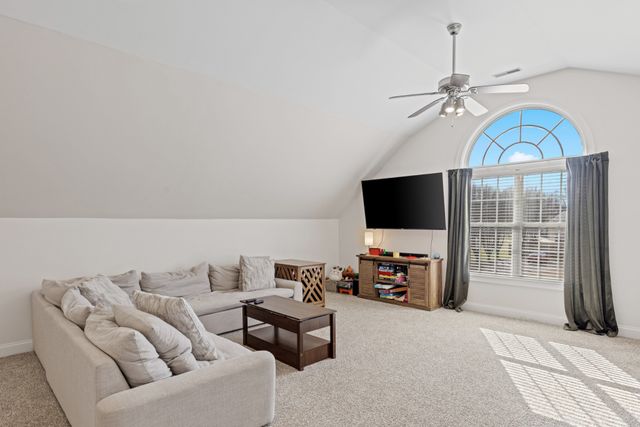 121 Cambria Dr, White House, TN 37188