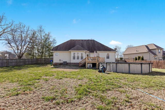 121 Cambria Dr, White House, TN 37188