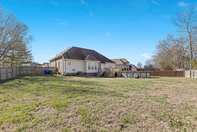 121 Cambria Dr, White House, TN 37188