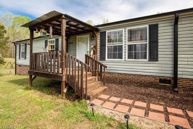 305 Whispering Oaks Drive, Lexington, NC 27292