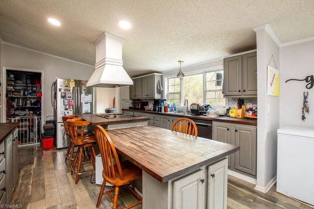 305 Whispering Oaks Drive, Lexington, NC 27292