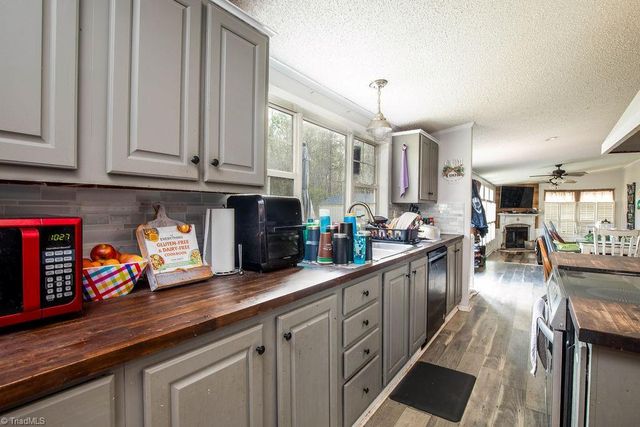305 Whispering Oaks Drive, Lexington, NC 27292