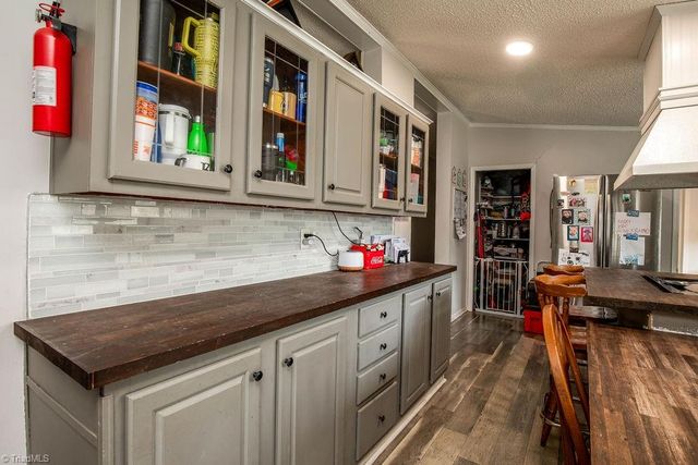 305 Whispering Oaks Drive, Lexington, NC 27292