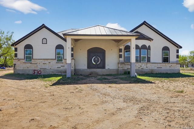 510 HIGH MDW, Lytle, TX 78052