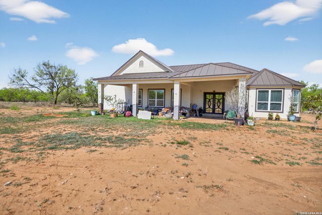 510 HIGH MDW, Lytle, TX 78052