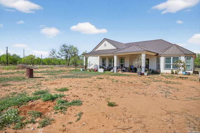 510 HIGH MDW, Lytle, TX 78052
