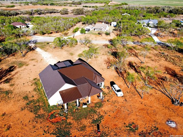 510 HIGH MDW, Lytle, TX 78052