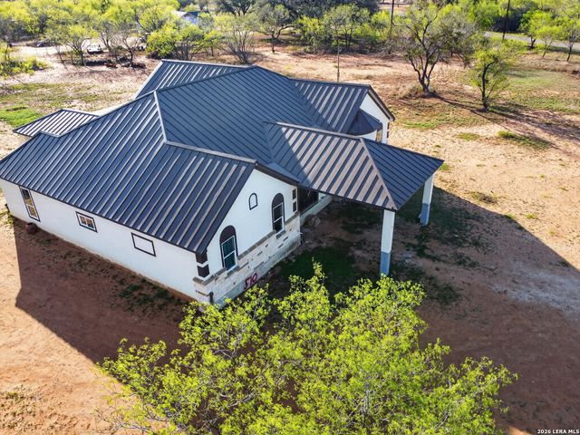 510 HIGH MDW, Lytle, TX 78052